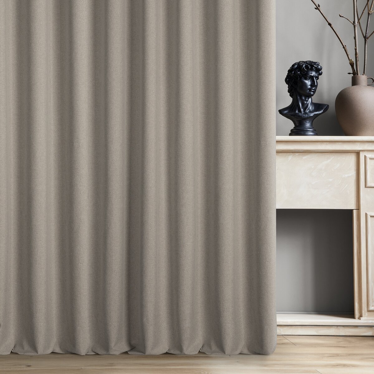 Exklusiver Blackout-Stoff in der Farbe (Dunkelbeige) – elegante Verdunkelungsstoffe für Hotels, Apartments, Schlafzimmer und luxuriöse Wohnräume