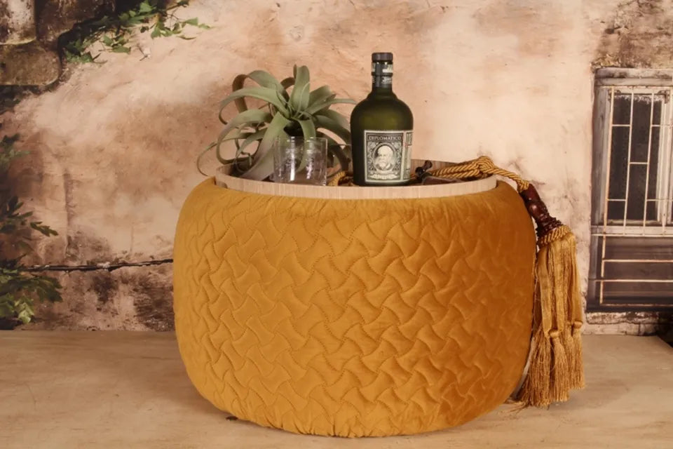 Polsterhocker mit Tablett